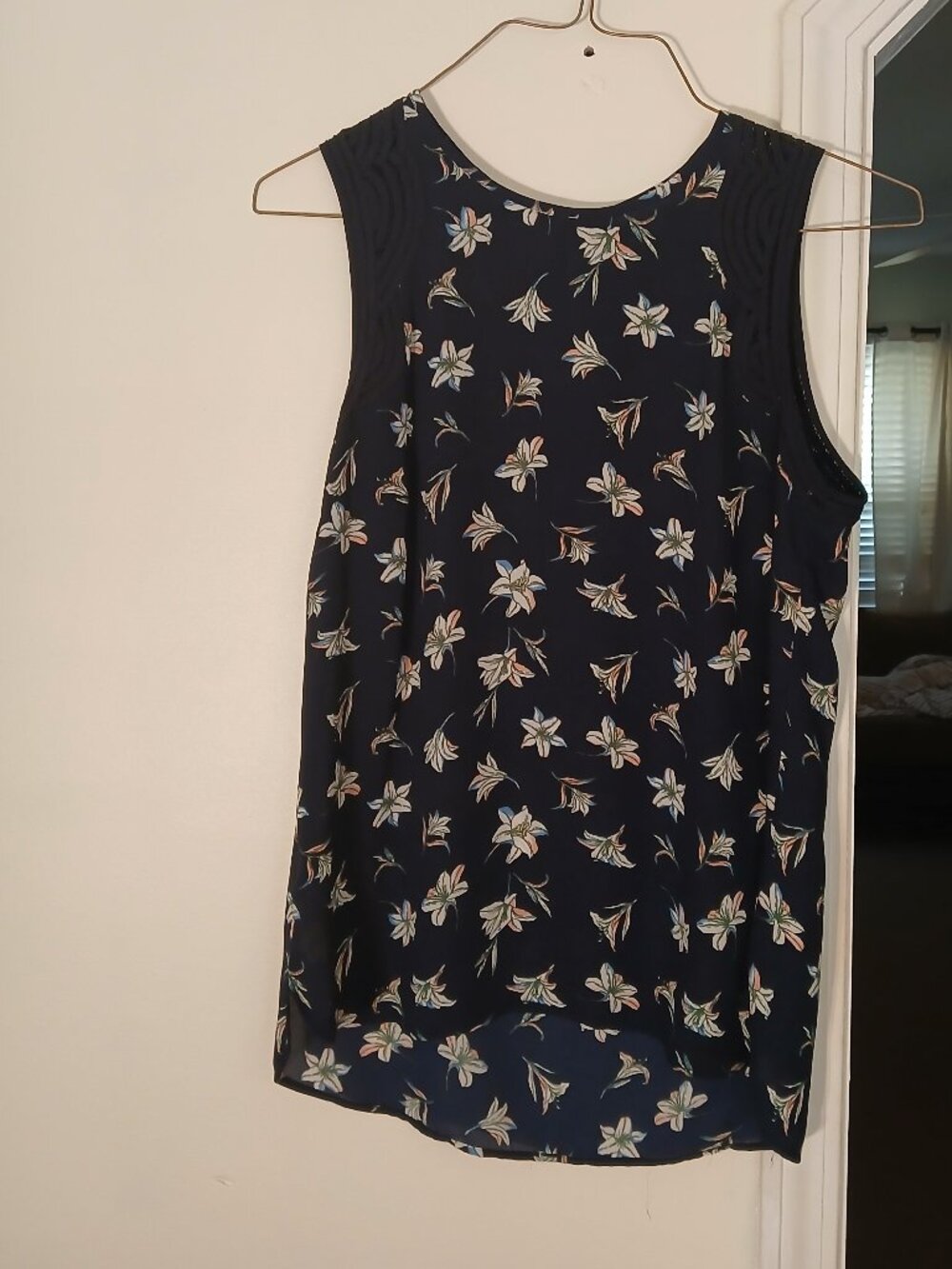 Daniel Rainn navy floral blouse - size medium